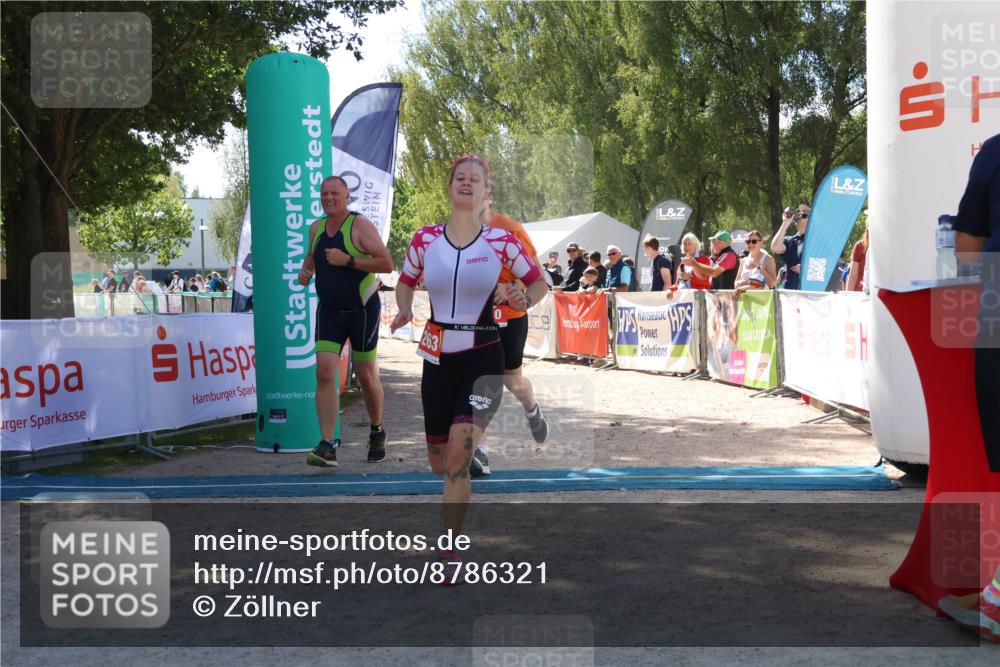 07.09.2025 - 19. Norderstedt Triathlon Zöllner http://msf.ph/oto/8786321 07.09.2025 13:24:59 Ziel 725, 810, 1263 meine-sportfotos.de