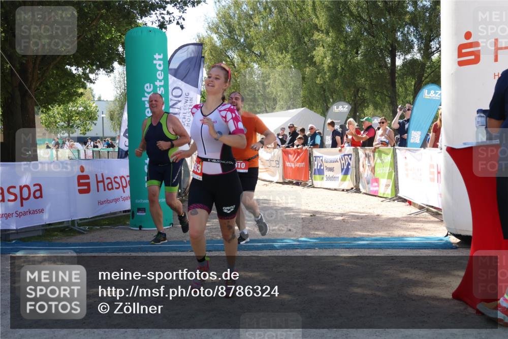 07.09.2025 - 19. Norderstedt Triathlon Zöllner http://msf.ph/oto/8786324 07.09.2025 13:24:59 Ziel 725, 810, 1263 meine-sportfotos.de