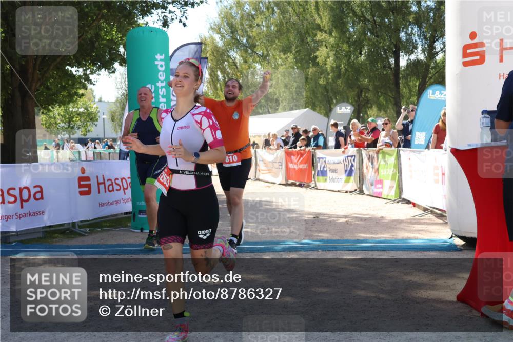 07.09.2025 - 19. Norderstedt Triathlon Zöllner http://msf.ph/oto/8786327 07.09.2025 13:24:59 Ziel 725, 810, 1263 meine-sportfotos.de