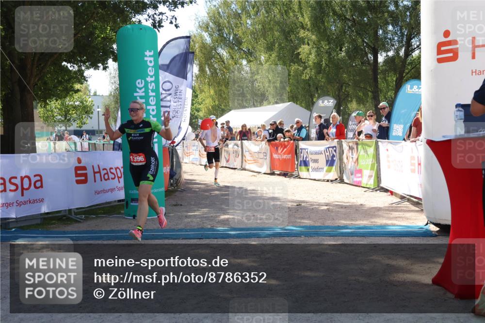 07.09.2025 - 19. Norderstedt Triathlon Zöllner http://msf.ph/oto/8786352 07.09.2025 13:25:13 Ziel 1366, 1396 meine-sportfotos.de