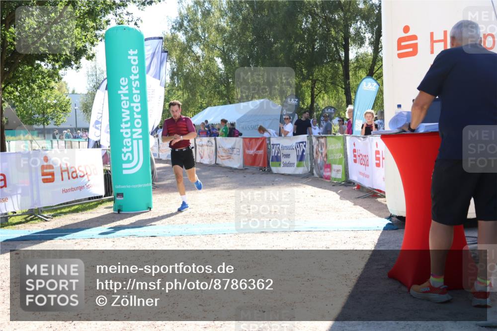 07.09.2025 - 19. Norderstedt Triathlon Zöllner http://msf.ph/oto/8786362 07.09.2025 15:40:03 Ziel 986, 1465 meine-sportfotos.de