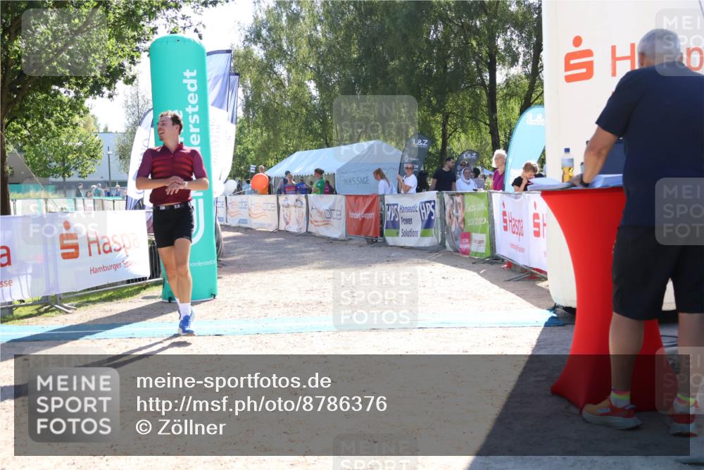 07.09.2025 - 19. Norderstedt Triathlon Zöllner http://msf.ph/oto/8786376 07.09.2025 15:40:04 Ziel 986, 1465 meine-sportfotos.de