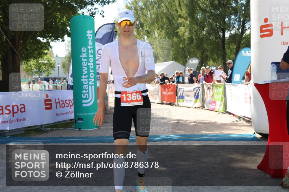07.09.2025 - 19. Norderstedt Triathlon Zöllner http://msf.ph/oto/8786378 07.09.2025 13:25:17 Ziel 1366, 1396 meine-sportfotos.de
