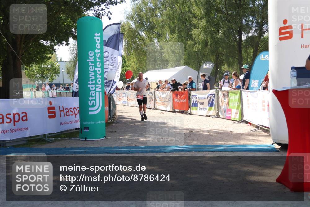 07.09.2025 - 19. Norderstedt Triathlon Zöllner http://msf.ph/oto/8786424 07.09.2025 13:25:34 Ziel 813, 1230 meine-sportfotos.de