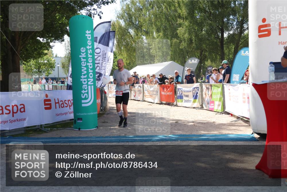 07.09.2025 - 19. Norderstedt Triathlon Zöllner http://msf.ph/oto/8786434 07.09.2025 13:25:36 Ziel 813, 1230 meine-sportfotos.de