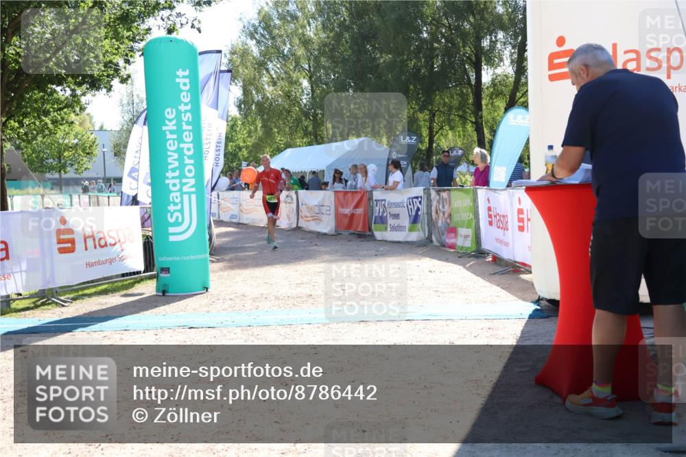 07.09.2025 - 19. Norderstedt Triathlon Zöllner http://msf.ph/oto/8786442 07.09.2025 15:40:26 Ziel 977, 982 meine-sportfotos.de