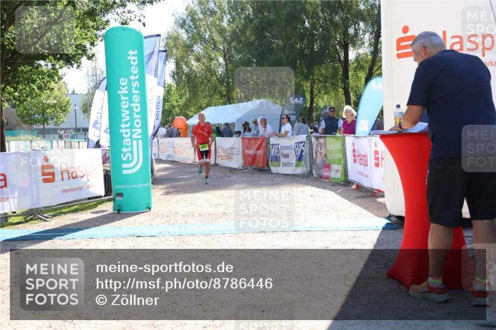 07.09.2025 - 19. Norderstedt Triathlon Zöllner http://msf.ph/oto/8786446 07.09.2025 15:40:26 Ziel 977, 982 meine-sportfotos.de