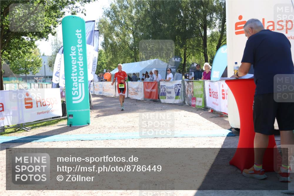 07.09.2025 - 19. Norderstedt Triathlon Zöllner http://msf.ph/oto/8786449 07.09.2025 15:40:26 Ziel 977, 982 meine-sportfotos.de
