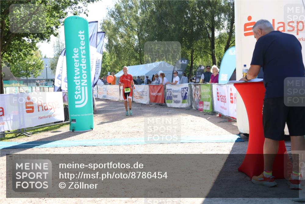 07.09.2025 - 19. Norderstedt Triathlon Zöllner http://msf.ph/oto/8786454 07.09.2025 15:40:26 Ziel 977, 982 meine-sportfotos.de