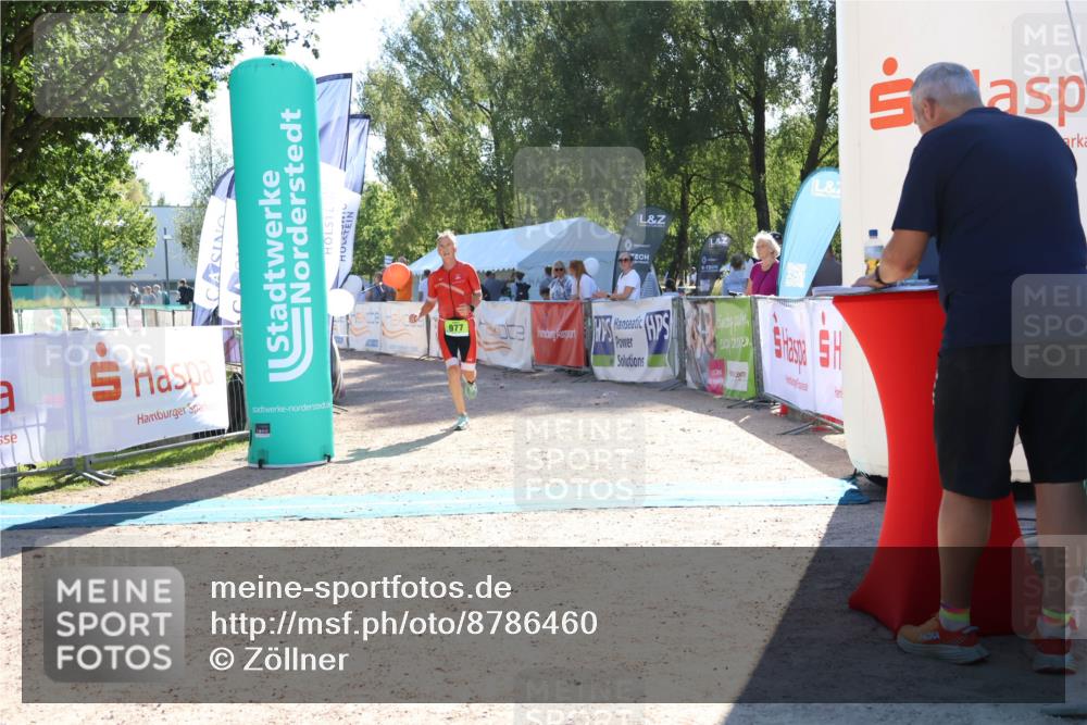 07.09.2025 - 19. Norderstedt Triathlon Zöllner http://msf.ph/oto/8786460 07.09.2025 15:40:27 Ziel 977, 982 meine-sportfotos.de