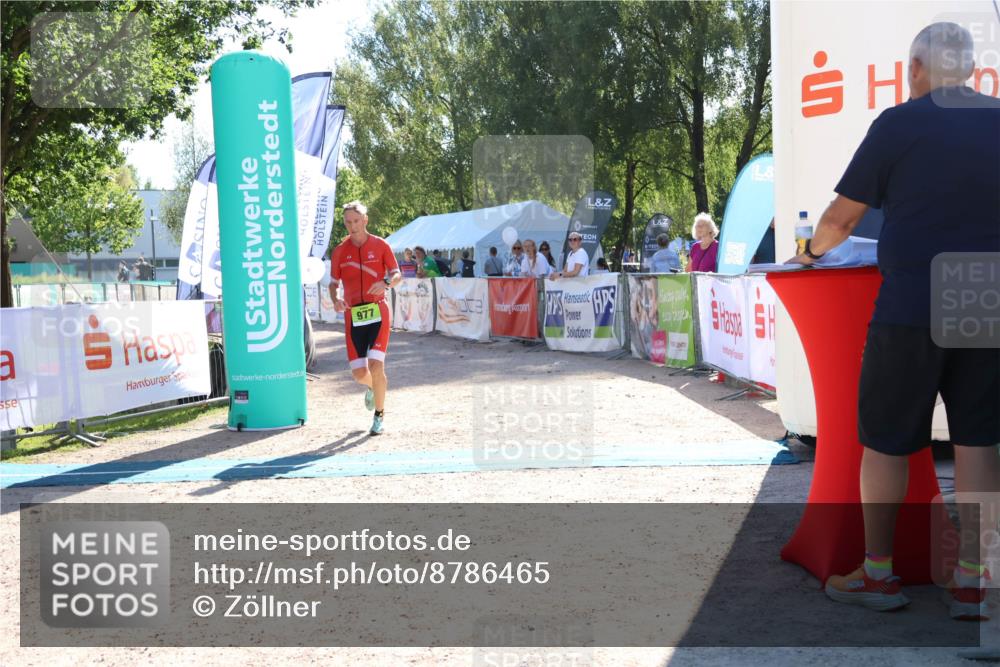 07.09.2025 - 19. Norderstedt Triathlon Zöllner http://msf.ph/oto/8786465 07.09.2025 15:40:28 Ziel 977, 982 meine-sportfotos.de