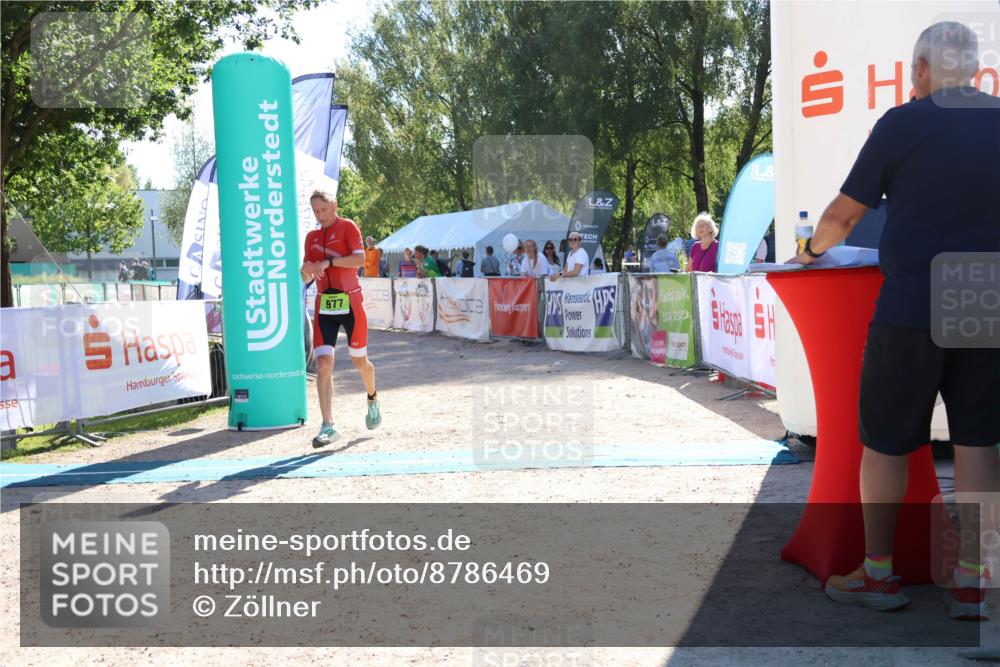 07.09.2025 - 19. Norderstedt Triathlon Zöllner http://msf.ph/oto/8786469 07.09.2025 15:40:28 Ziel 977, 982 meine-sportfotos.de