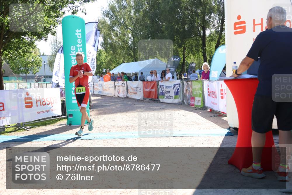 07.09.2025 - 19. Norderstedt Triathlon Zöllner http://msf.ph/oto/8786477 07.09.2025 15:40:29 Ziel 977, 982 meine-sportfotos.de