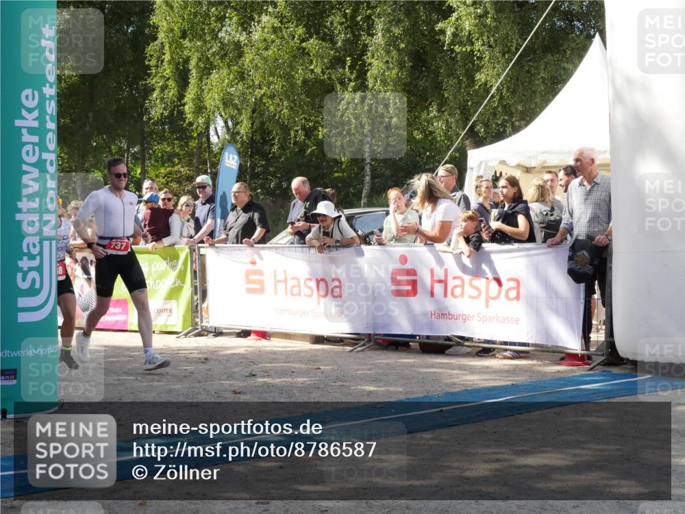 07.09.2025 - 19. Norderstedt Triathlon Zöllner http://msf.ph/oto/8786587 07.09.2025 13:05:55 Ziel 737, 738 meine-sportfotos.de