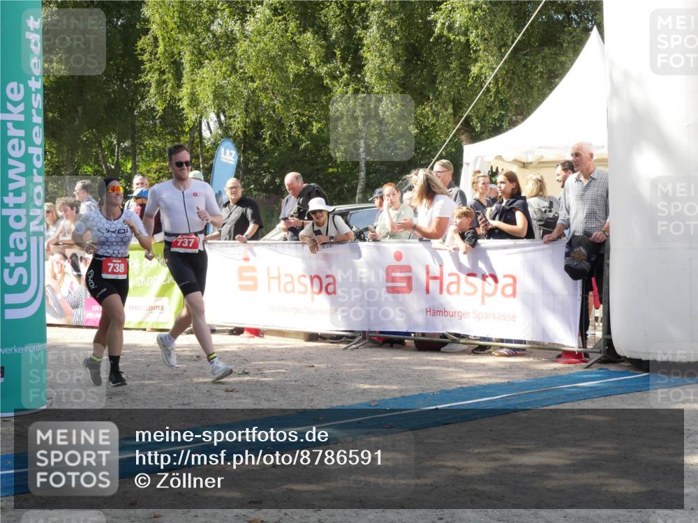 07.09.2025 - 19. Norderstedt Triathlon Zöllner http://msf.ph/oto/8786591 07.09.2025 13:05:55 Ziel 737, 738 meine-sportfotos.de