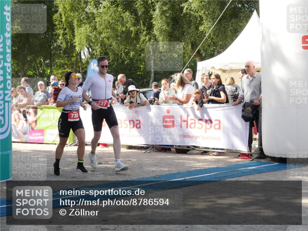 07.09.2025 - 19. Norderstedt Triathlon Zöllner http://msf.ph/oto/8786594 07.09.2025 13:05:56 Ziel 737, 738 meine-sportfotos.de