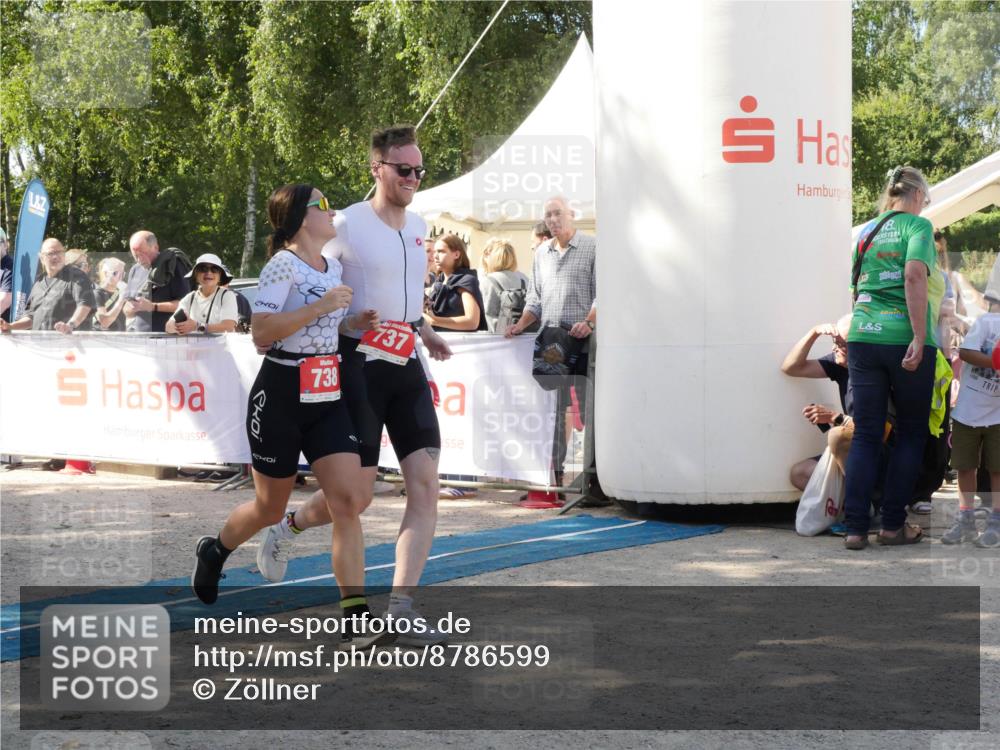 07.09.2025 - 19. Norderstedt Triathlon Zöllner http://msf.ph/oto/8786599 07.09.2025 13:05:57 Ziel 737, 738 meine-sportfotos.de