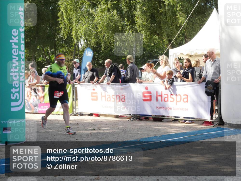 07.09.2025 - 19. Norderstedt Triathlon Zöllner http://msf.ph/oto/8786613 07.09.2025 13:06:23 Ziel 1237, 1260, 1296 meine-sportfotos.de