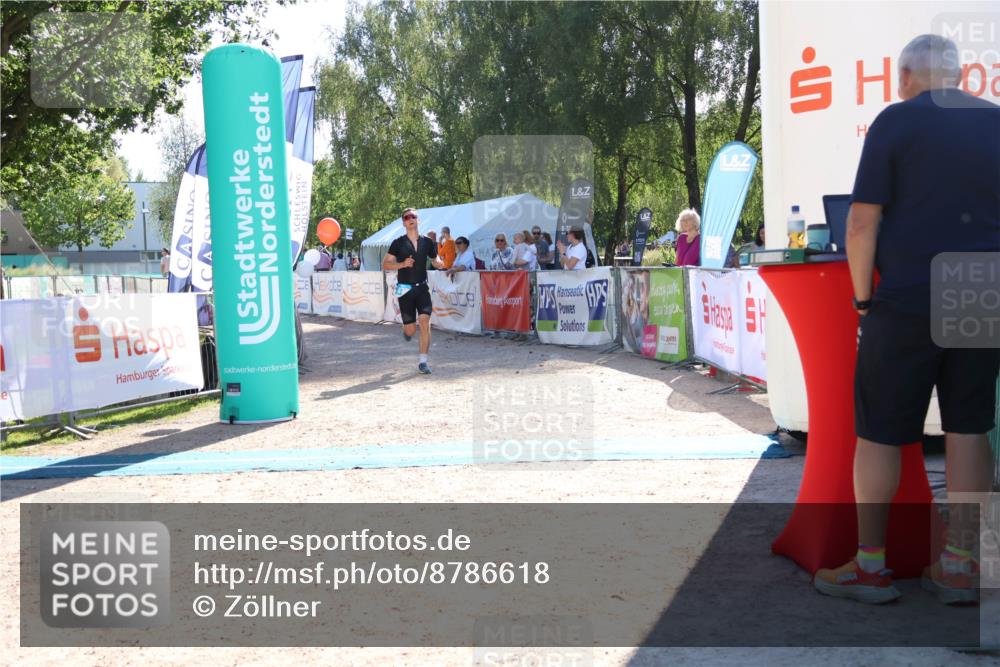 07.09.2025 - 19. Norderstedt Triathlon Zöllner http://msf.ph/oto/8786618 07.09.2025 15:42:26 Ziel 877, 1026 meine-sportfotos.de
