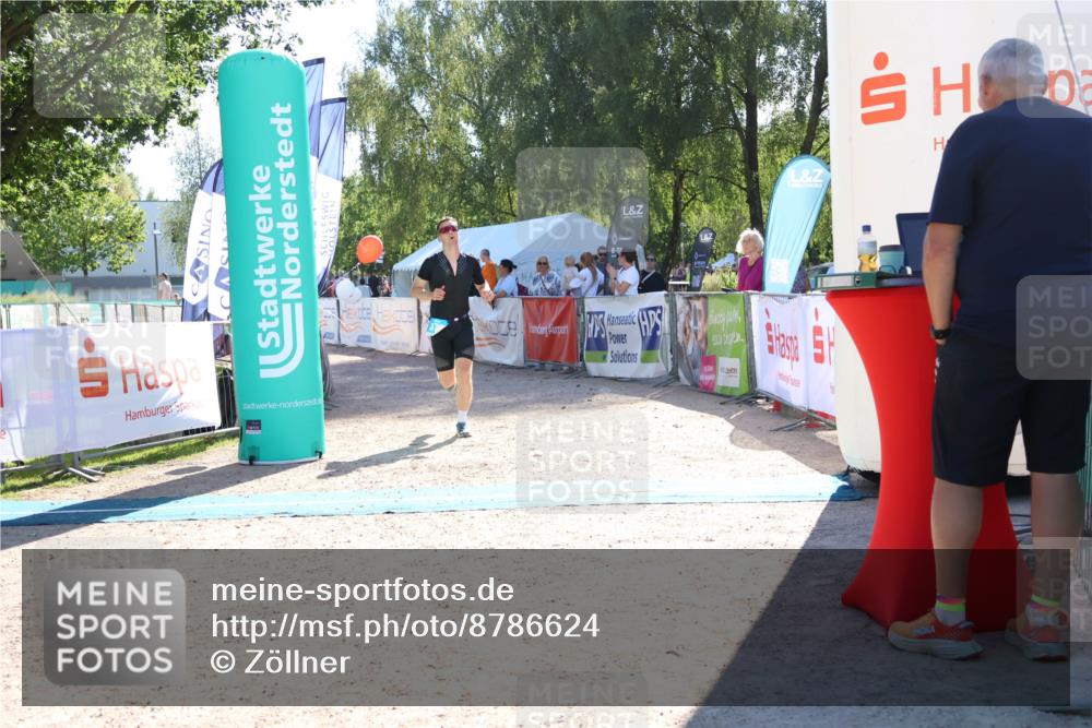 07.09.2025 - 19. Norderstedt Triathlon Zöllner http://msf.ph/oto/8786624 07.09.2025 15:42:27 Ziel 877, 1026 meine-sportfotos.de