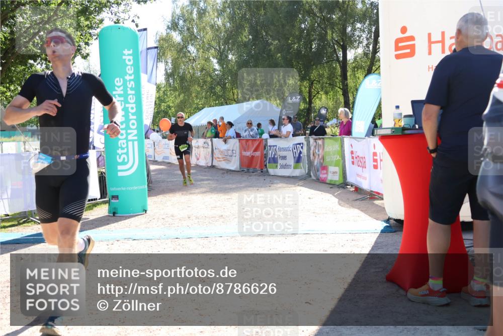 07.09.2025 - 19. Norderstedt Triathlon Zöllner http://msf.ph/oto/8786626 07.09.2025 15:42:29 Ziel 877, 1026 meine-sportfotos.de