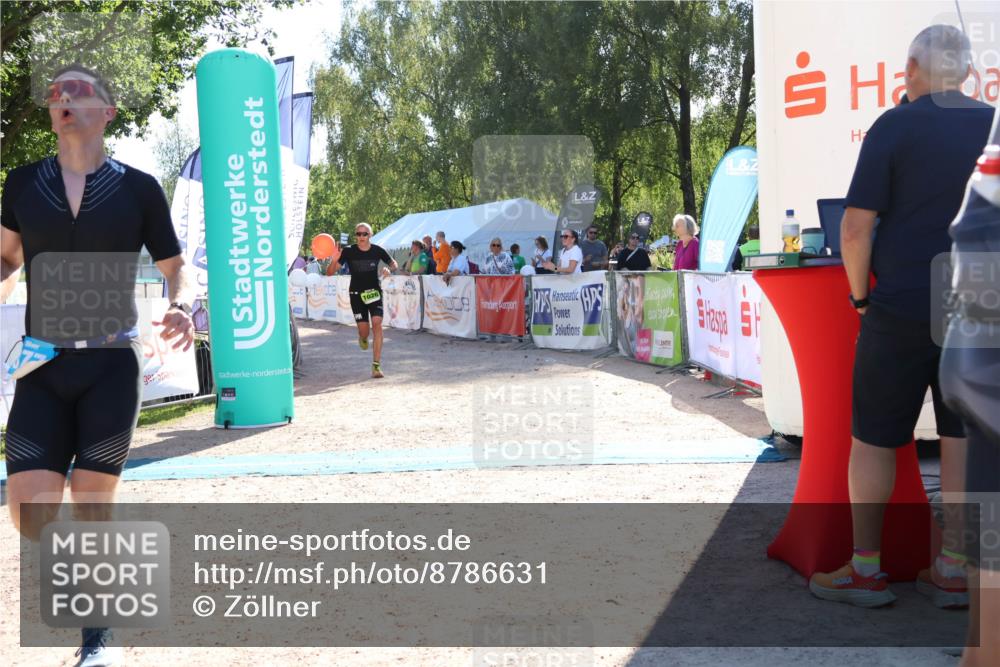 07.09.2025 - 19. Norderstedt Triathlon Zöllner http://msf.ph/oto/8786631 07.09.2025 15:42:30 Ziel 877, 1026 meine-sportfotos.de