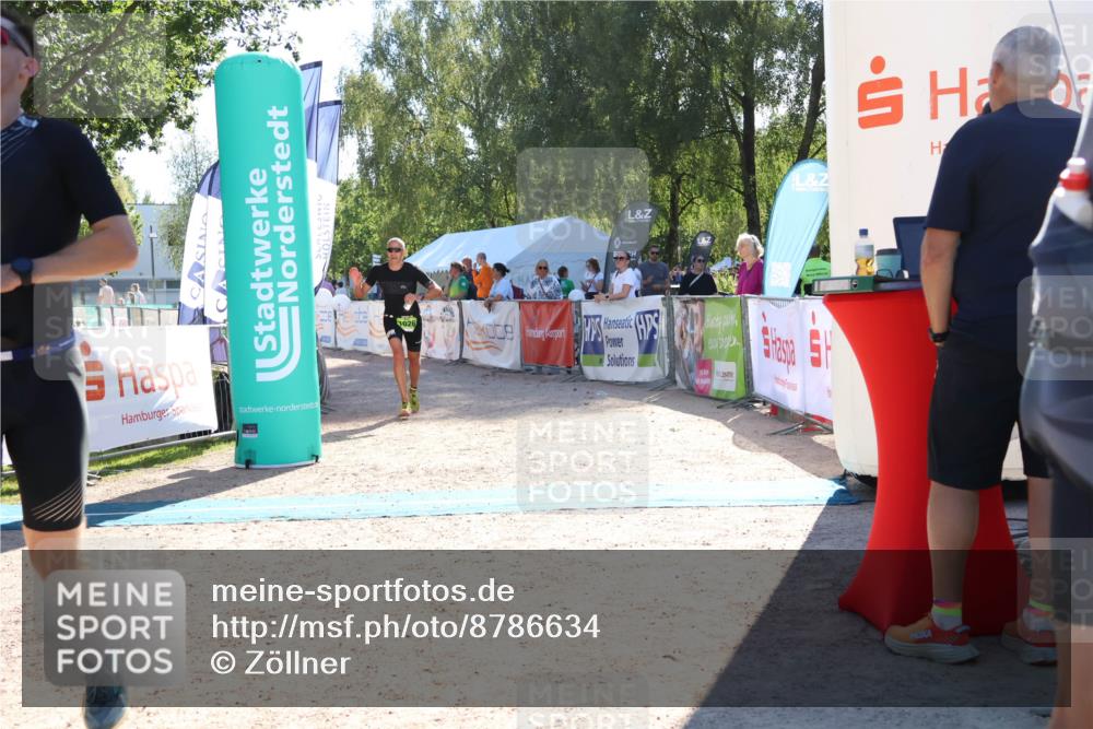 07.09.2025 - 19. Norderstedt Triathlon Zöllner http://msf.ph/oto/8786634 07.09.2025 15:42:30 Ziel 877, 1026 meine-sportfotos.de