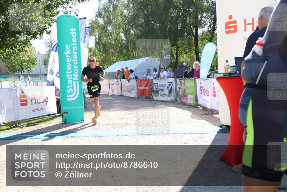 07.09.2025 - 19. Norderstedt Triathlon Zöllner http://msf.ph/oto/8786640 07.09.2025 15:42:31 Ziel 877, 1026 meine-sportfotos.de