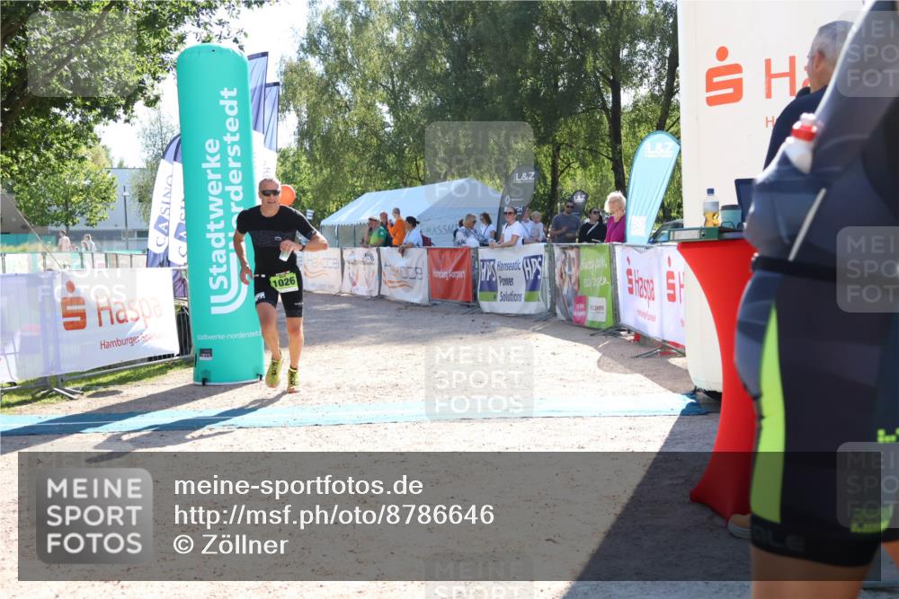 07.09.2025 - 19. Norderstedt Triathlon Zöllner http://msf.ph/oto/8786646 07.09.2025 15:42:31 Ziel 877, 1026 meine-sportfotos.de