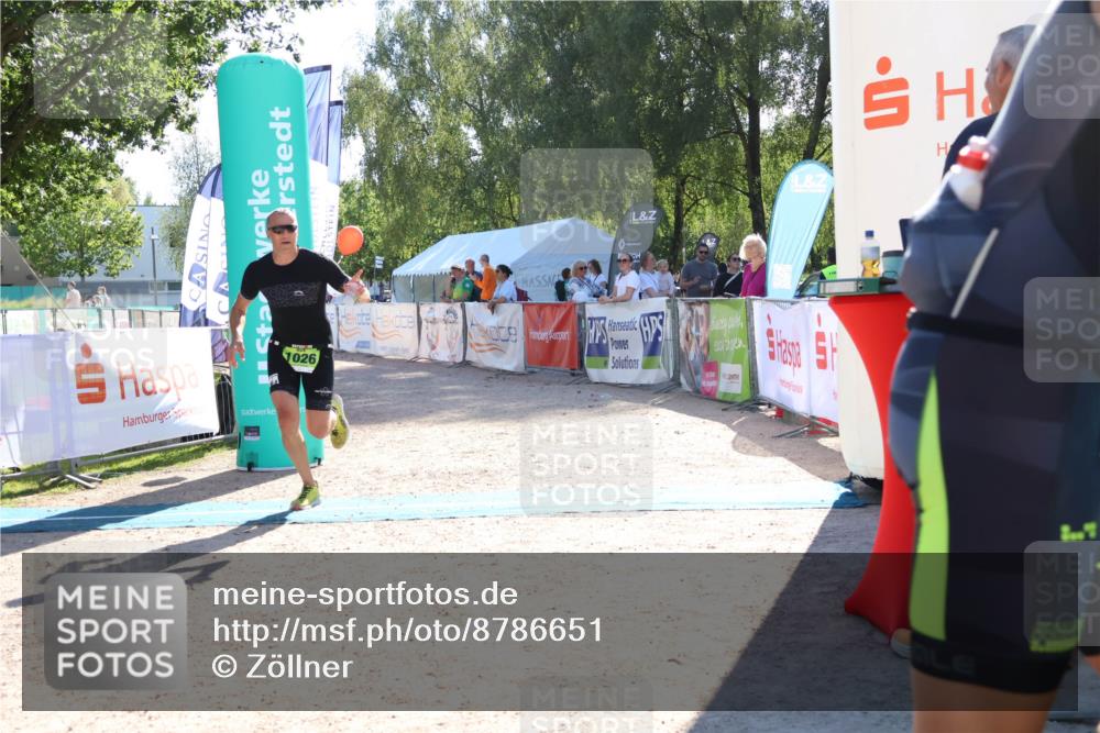 07.09.2025 - 19. Norderstedt Triathlon Zöllner http://msf.ph/oto/8786651 07.09.2025 15:42:31 Ziel 877, 1026 meine-sportfotos.de