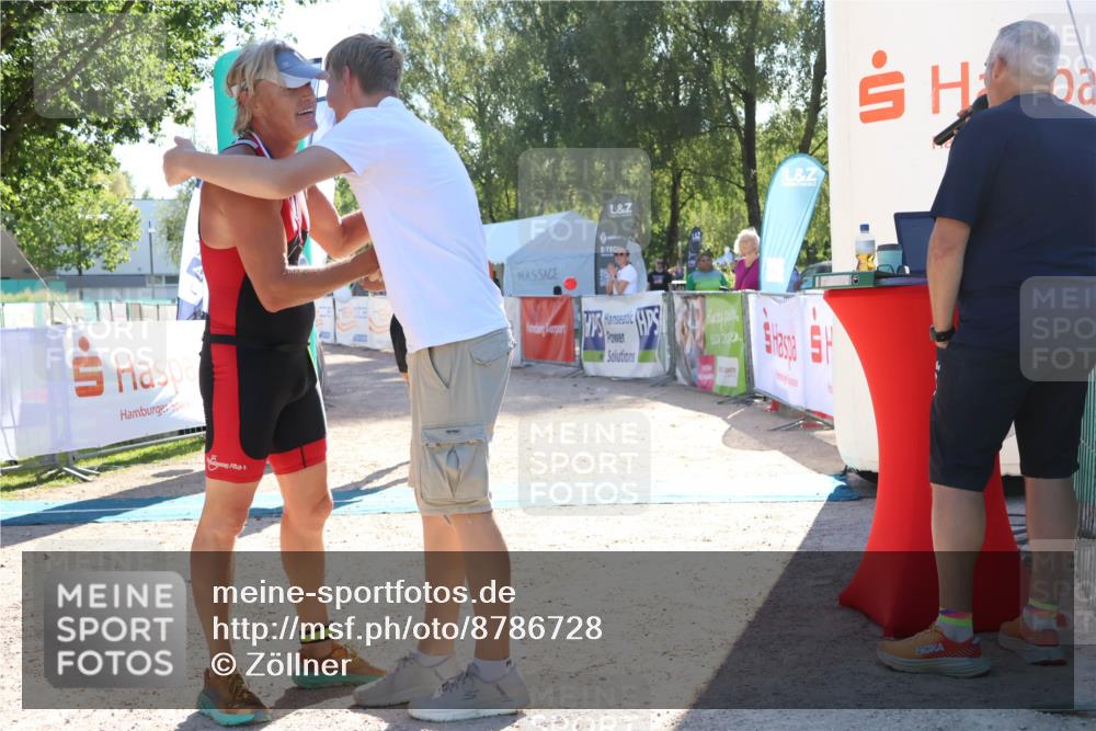 07.09.2025 - 19. Norderstedt Triathlon Zöllner http://msf.ph/oto/8786728 07.09.2025 15:43:07 Ziel 911 meine-sportfotos.de