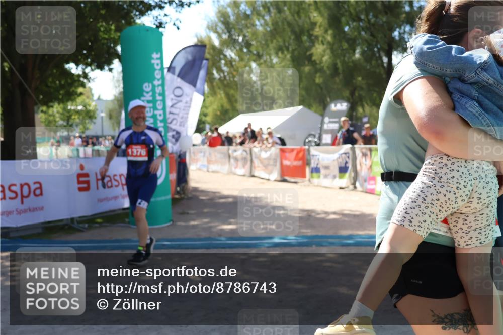 07.09.2025 - 19. Norderstedt Triathlon Zöllner http://msf.ph/oto/8786743 07.09.2025 13:27:41 Ziel 248, 1376 meine-sportfotos.de