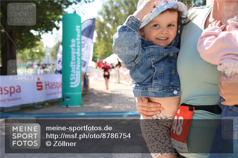 07.09.2025 - 19. Norderstedt Triathlon Zöllner http://msf.ph/oto/8786754 07.09.2025 13:27:44 Ziel 295, 1376 meine-sportfotos.de