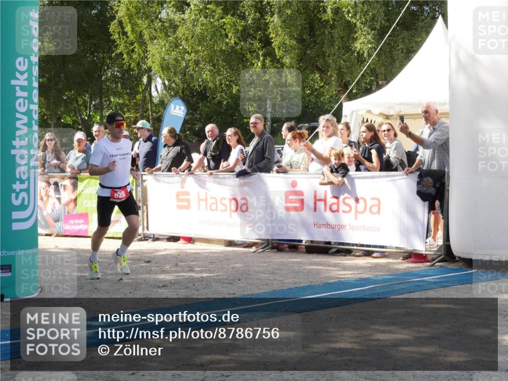 07.09.2025 - 19. Norderstedt Triathlon Zöllner http://msf.ph/oto/8786756 07.09.2025 13:08:15 Ziel 816, 828 meine-sportfotos.de