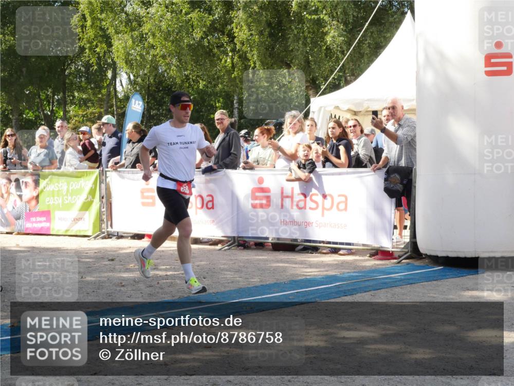 07.09.2025 - 19. Norderstedt Triathlon Zöllner http://msf.ph/oto/8786758 07.09.2025 13:08:15 Ziel 816, 828 meine-sportfotos.de