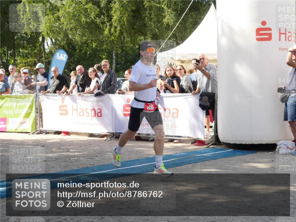 07.09.2025 - 19. Norderstedt Triathlon Zöllner http://msf.ph/oto/8786762 07.09.2025 13:08:16 Ziel 816, 828 meine-sportfotos.de