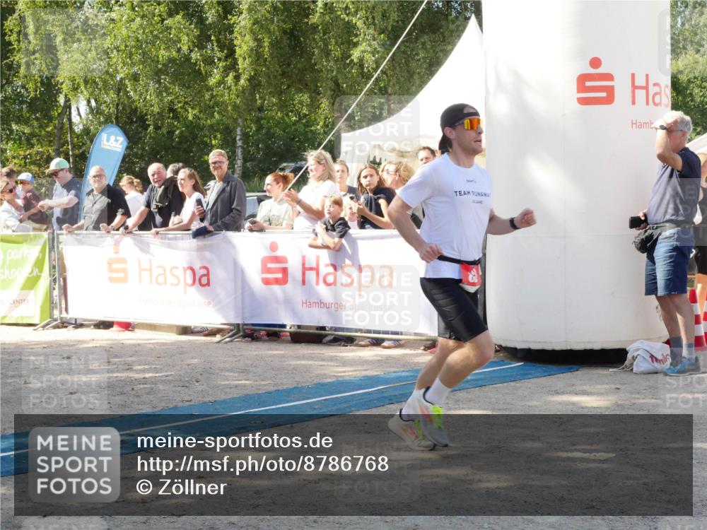 07.09.2025 - 19. Norderstedt Triathlon Zöllner http://msf.ph/oto/8786768 07.09.2025 13:08:16 Ziel 816, 828 meine-sportfotos.de