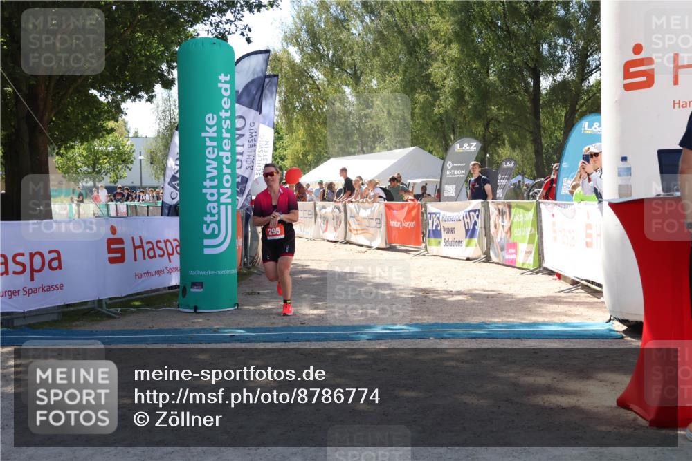 07.09.2025 - 19. Norderstedt Triathlon Zöllner http://msf.ph/oto/8786774 07.09.2025 13:27:47 Ziel 295, 1376 meine-sportfotos.de