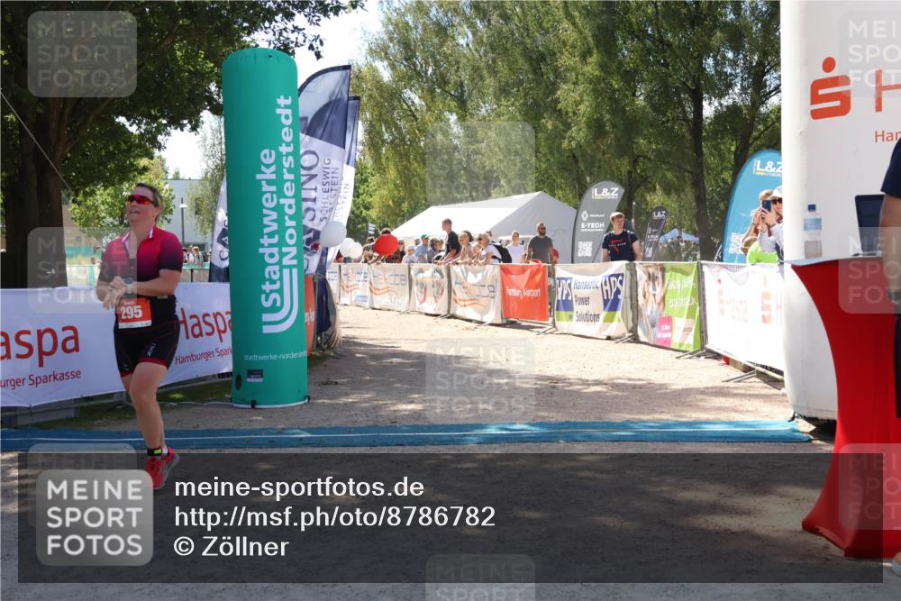 07.09.2025 - 19. Norderstedt Triathlon Zöllner http://msf.ph/oto/8786782 07.09.2025 13:27:48 Ziel 295 meine-sportfotos.de