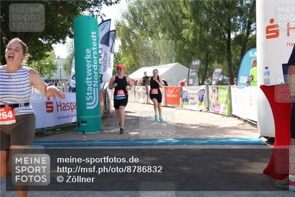 07.09.2025 - 19. Norderstedt Triathlon Zöllner http://msf.ph/oto/8786832 07.09.2025 13:28:25 Ziel 262, 290, 1264, 1295 meine-sportfotos.de