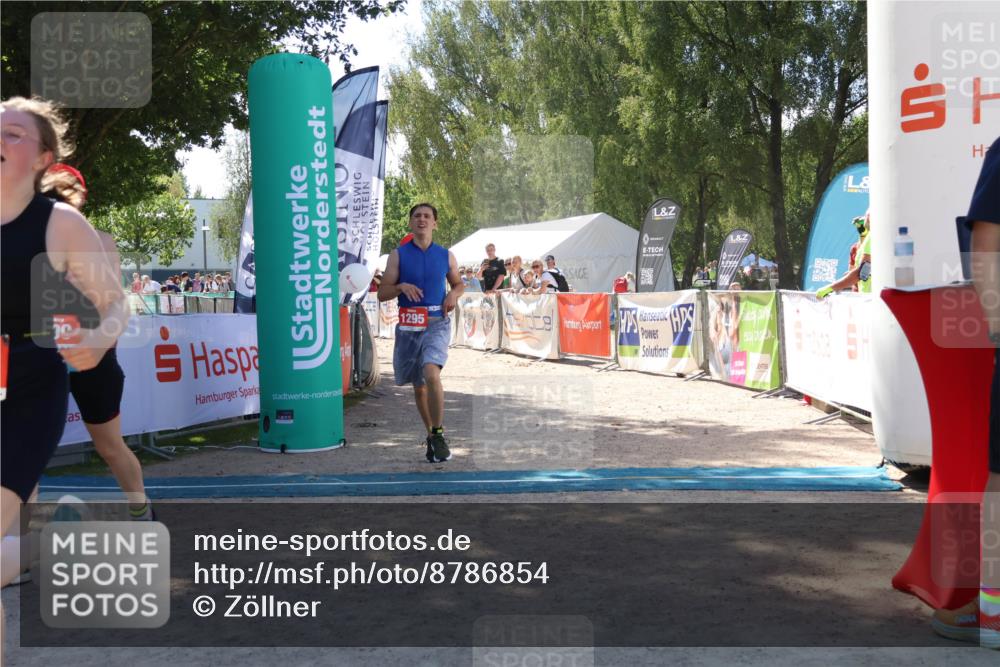 07.09.2025 - 19. Norderstedt Triathlon Zöllner http://msf.ph/oto/8786854 07.09.2025 13:28:27 Ziel 262, 290, 1264, 1295 meine-sportfotos.de