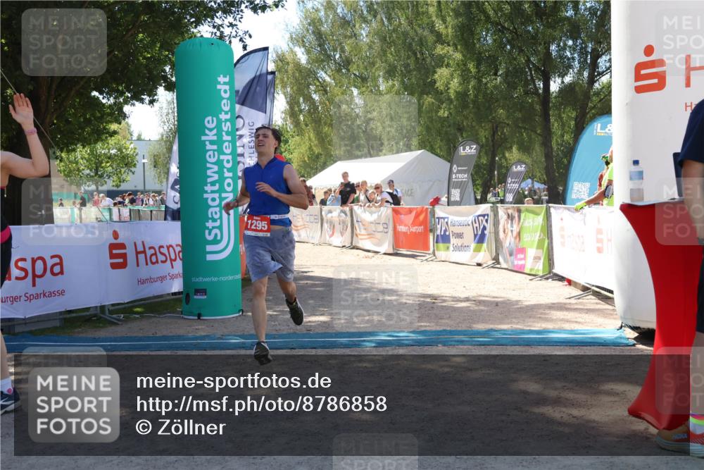 07.09.2025 - 19. Norderstedt Triathlon Zöllner http://msf.ph/oto/8786858 07.09.2025 13:28:27 Ziel 262, 290, 1264, 1295 meine-sportfotos.de