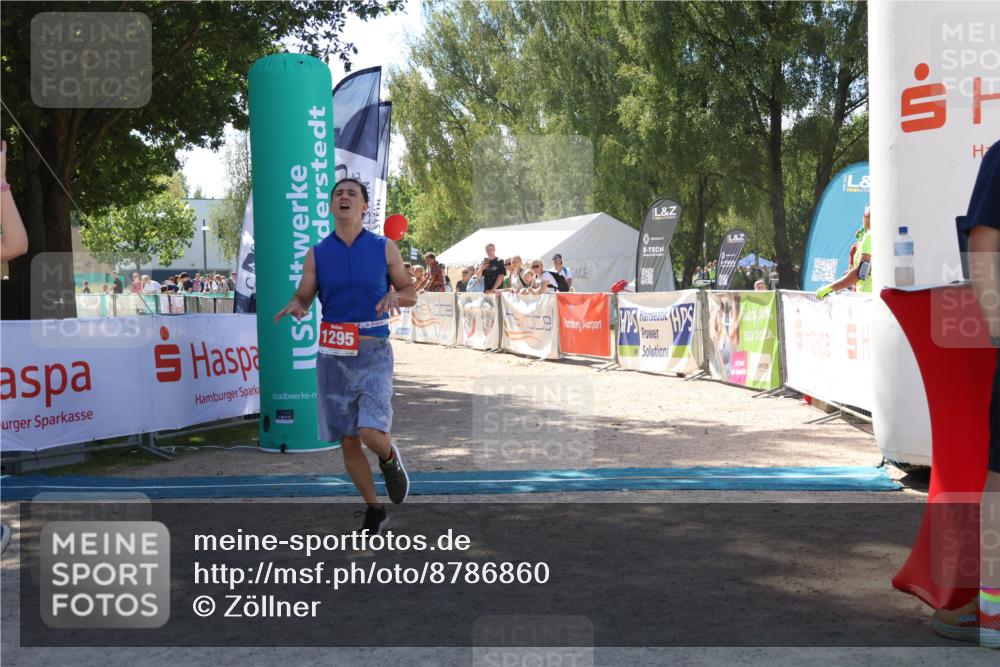 07.09.2025 - 19. Norderstedt Triathlon Zöllner http://msf.ph/oto/8786860 07.09.2025 13:28:27 Ziel 262, 290, 1264, 1295 meine-sportfotos.de