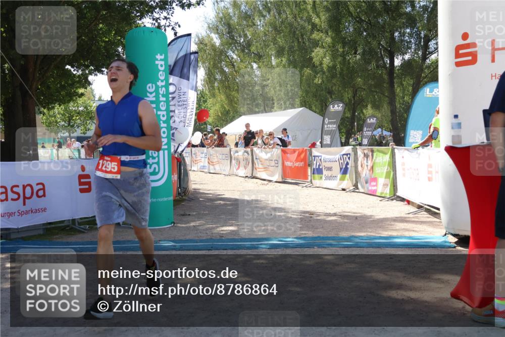 07.09.2025 - 19. Norderstedt Triathlon Zöllner http://msf.ph/oto/8786864 07.09.2025 13:28:28 Ziel 262, 290, 1264, 1295 meine-sportfotos.de