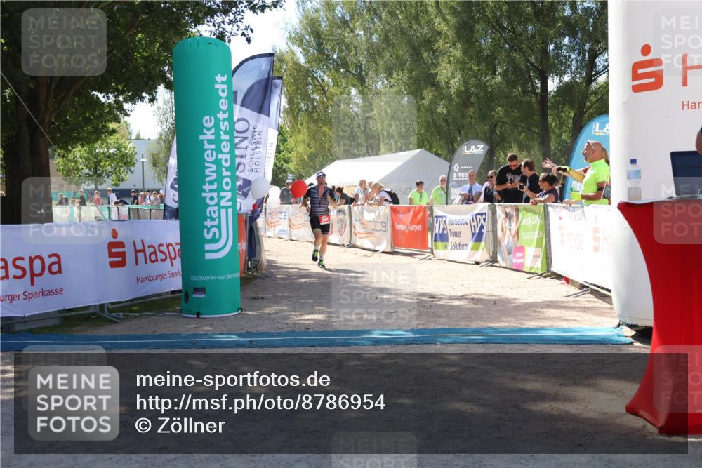 07.09.2025 - 19. Norderstedt Triathlon Zöllner http://msf.ph/oto/8786954 07.09.2025 13:29:26 Ziel 858, 1235 meine-sportfotos.de