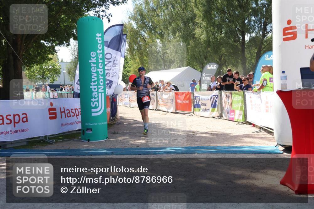 07.09.2025 - 19. Norderstedt Triathlon Zöllner http://msf.ph/oto/8786966 07.09.2025 13:29:28 Ziel 858, 1235 meine-sportfotos.de