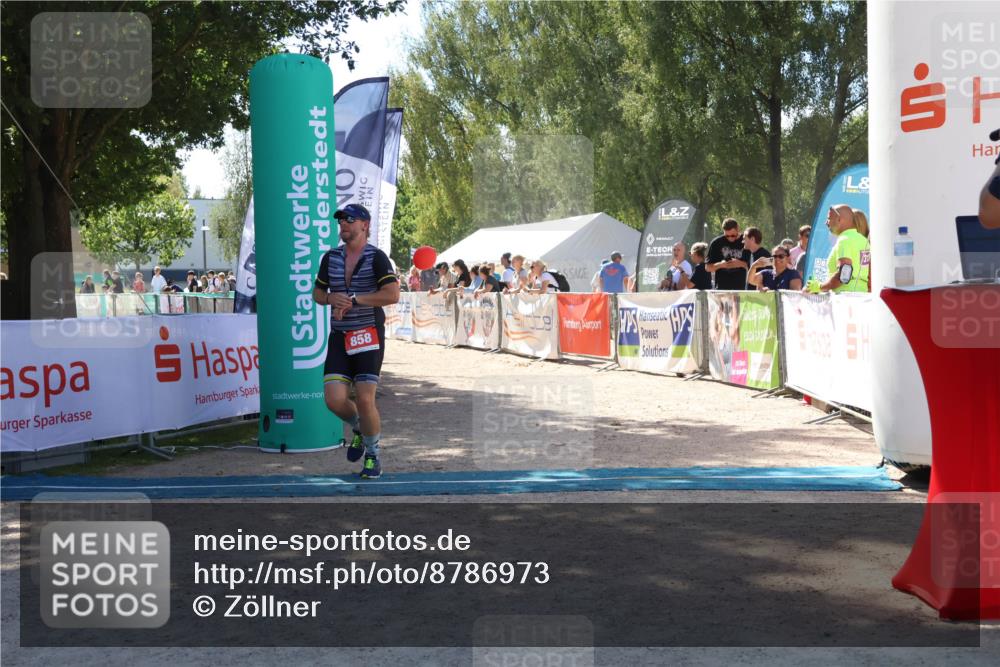 07.09.2025 - 19. Norderstedt Triathlon Zöllner http://msf.ph/oto/8786973 07.09.2025 13:29:29 Ziel 858, 1235 meine-sportfotos.de