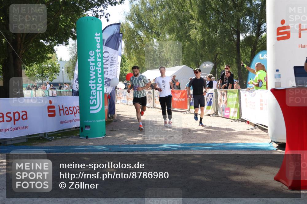 07.09.2025 - 19. Norderstedt Triathlon Zöllner http://msf.ph/oto/8786980 07.09.2025 13:29:41 Ziel 265, 266, 345 meine-sportfotos.de
