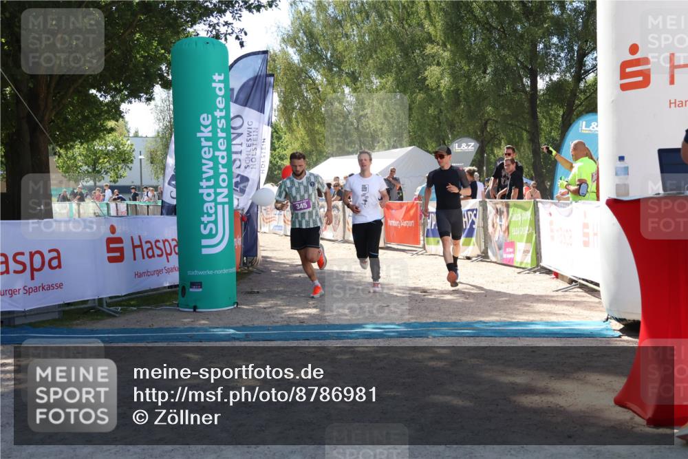 07.09.2025 - 19. Norderstedt Triathlon Zöllner http://msf.ph/oto/8786981 07.09.2025 13:29:41 Ziel 265, 266, 345 meine-sportfotos.de