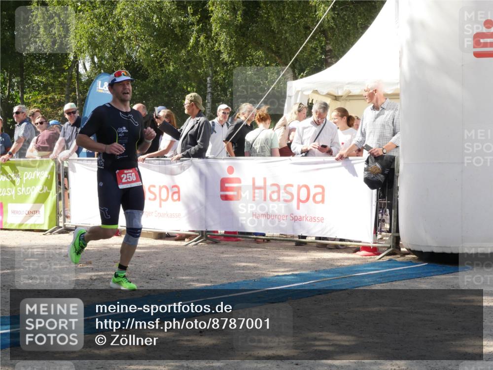 07.09.2025 - 19. Norderstedt Triathlon Zöllner http://msf.ph/oto/8787001 07.09.2025 13:13:26 Ziel 250 meine-sportfotos.de